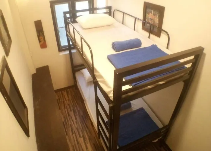 Hostel Yha Downtown @ Station S3 *