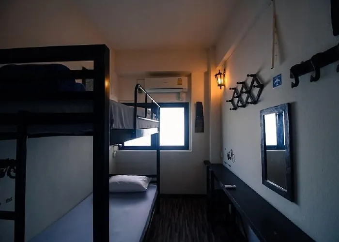 Hostel Yha Downtown @ Station S3 Bangkok