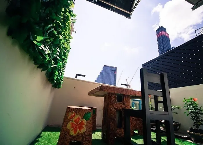 Yha Downtown @ Station S3 *