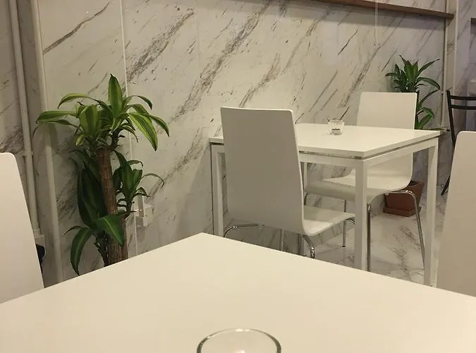 Yha Downtown @ Station S3 *